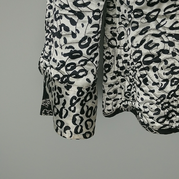 Chico's Reversible Quilt Silk Blend Leopard Print/Town Center On One Size - Picture 15 of 15